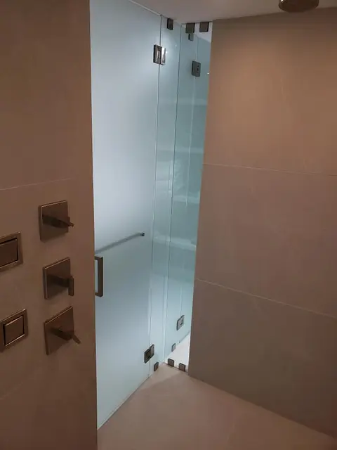 Elegant shower enclosure