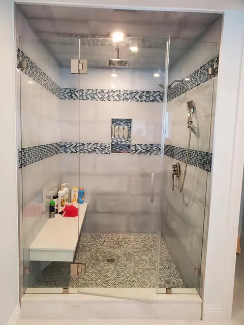 Frameless glass shower Kendall